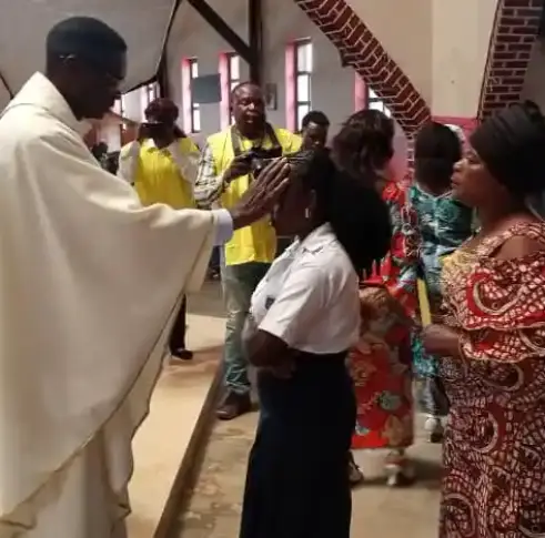 Butembo-Beni : 44 nouveaux chrétiens rejoignent la paroisse de Lyambo en ce dimanche de Pentecôte