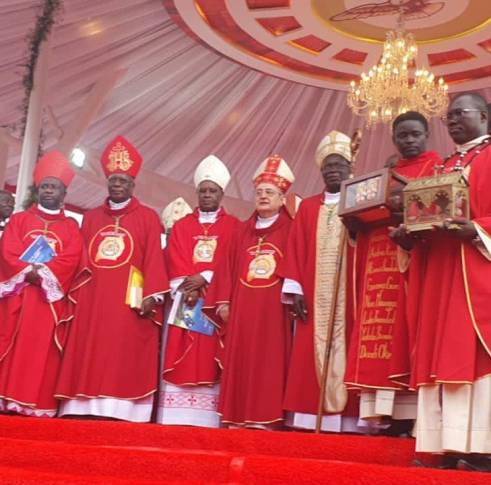 Au sanctuaire de Namugongo, des pèlerins honorent les martyrs de l’Ouganda